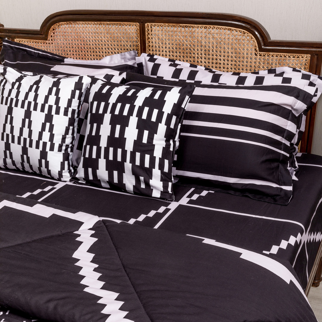 Surreal_Anirudh_Black_SUDSSEBK2Q0351_2