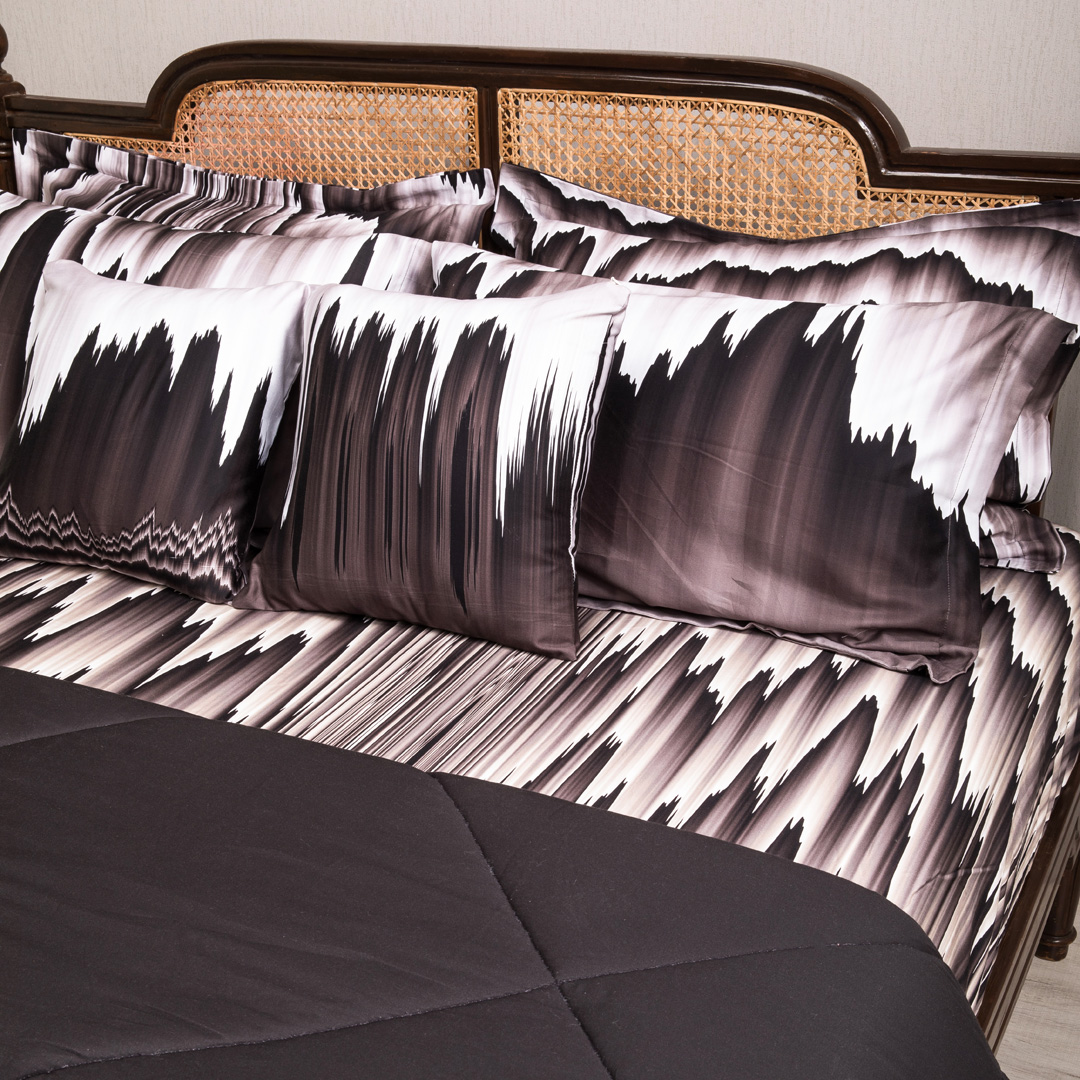 Surreal_Sanchit_Black_SUDFSEBK2Q0343_2